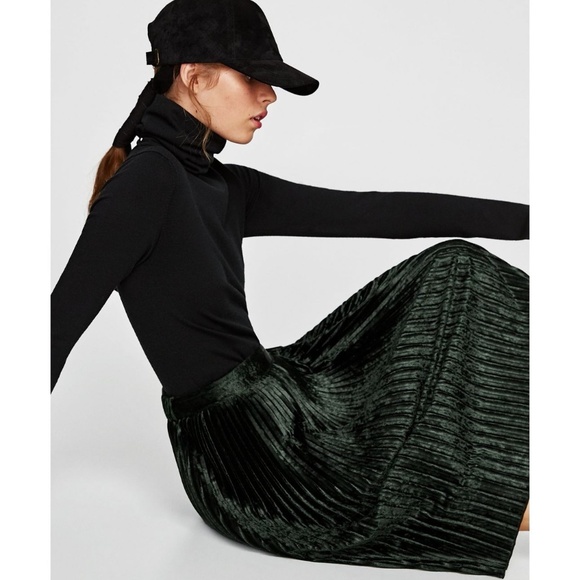 NWT Zara pleated velvet skirt Medium - Picture 4 of 13